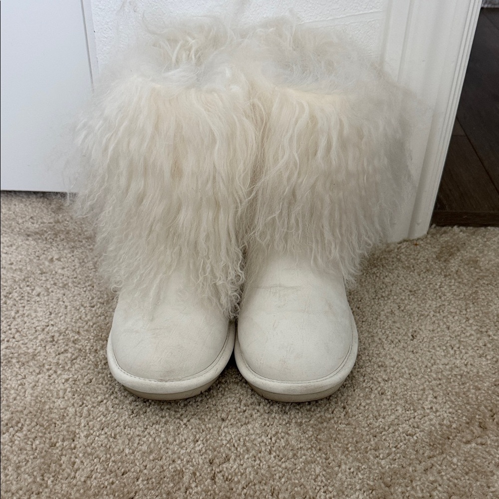 BearPaw Fluffy White Boots!
